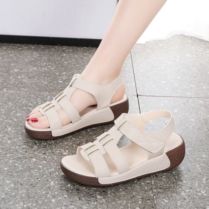 Sandalias con hebillas y tiras cruzadas