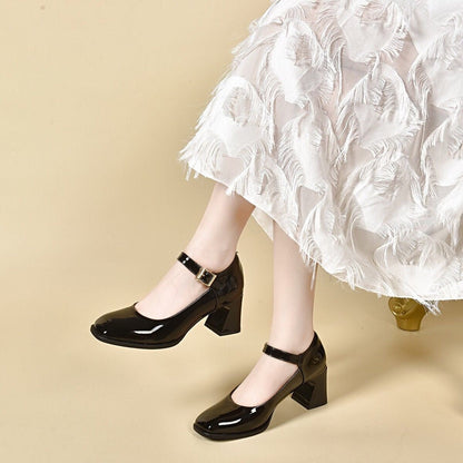 Zapatos de charol con tacón grueso