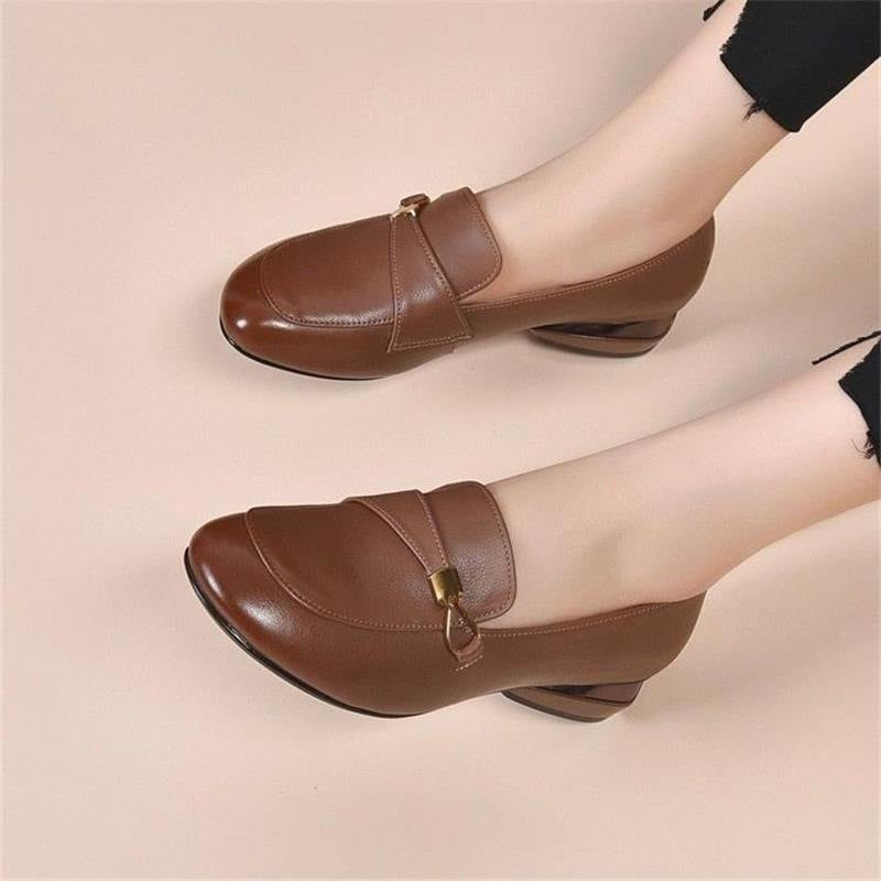 Zapatos sin cordones con hebilla de metal biselado para mamás