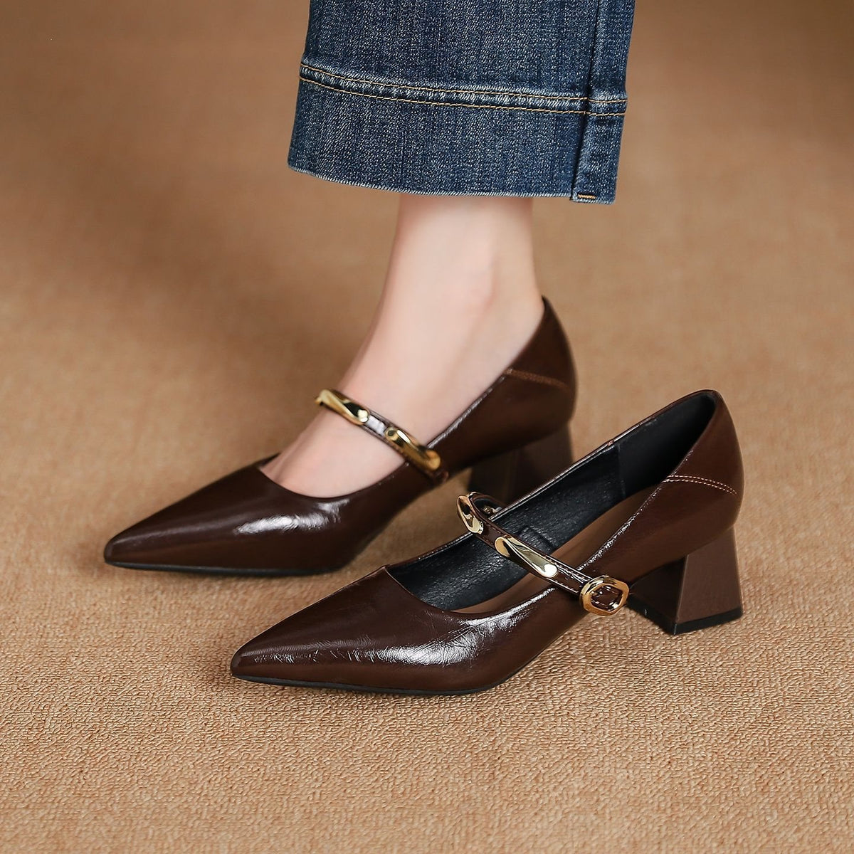 Zapatos Mary Jane de Tacón con Hebilla Dorada