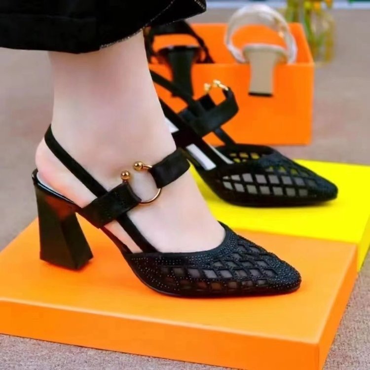 Zapatos de tacón alto con punta afilada, tacones gruesos y versátiles.