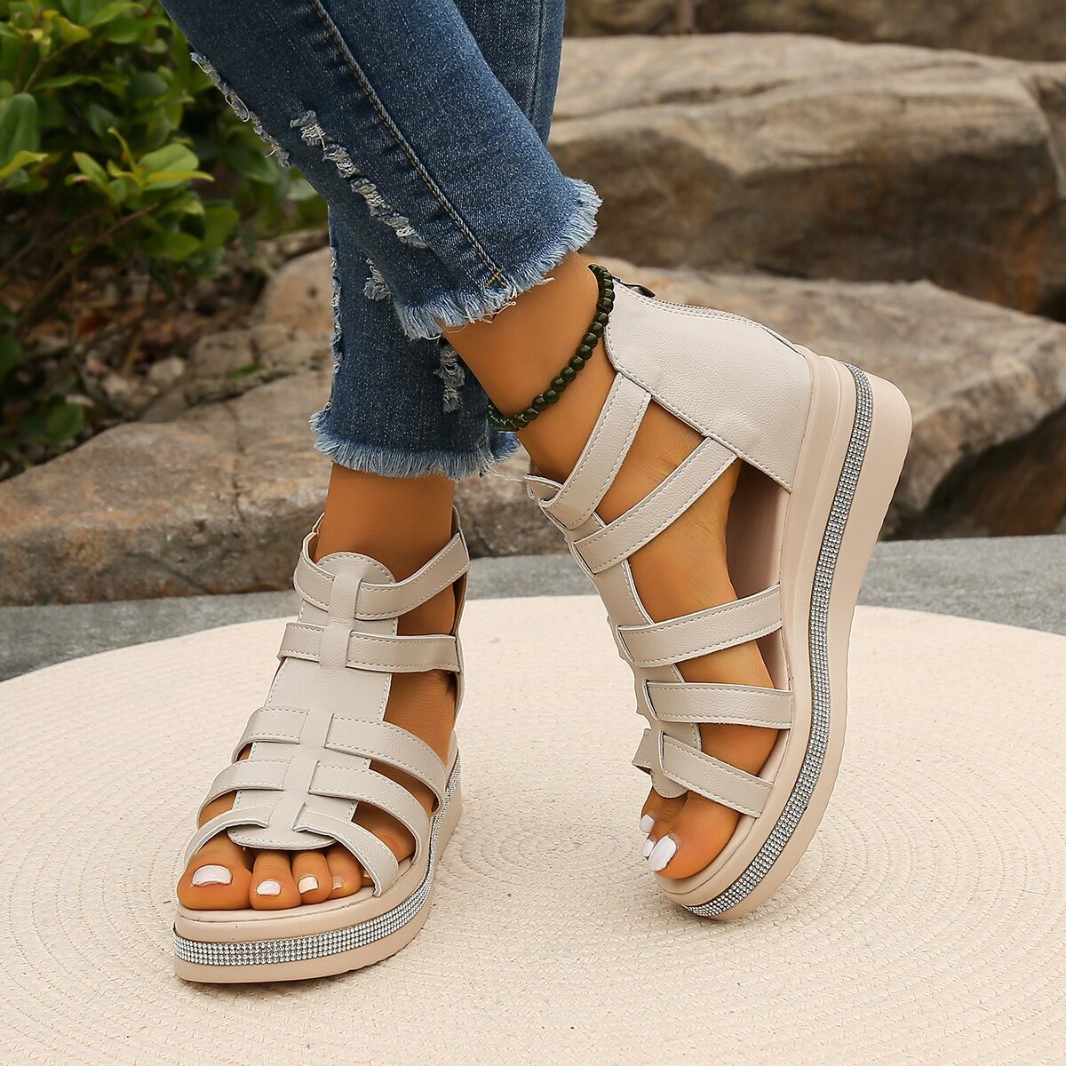 Sandalias de plataforma de piel suave con pedrería