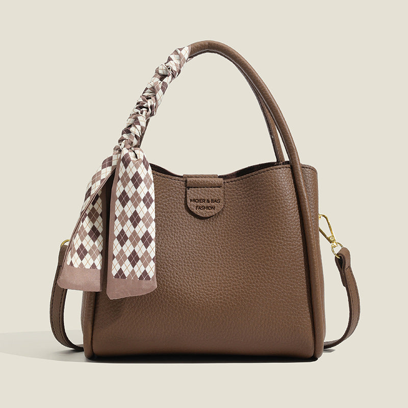 Nuevo bolso minimalista y elegante con estampado de lichi.