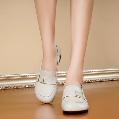 Zapatos de piel para mujer de tacón grueso y bajo, elegantes y de moda.