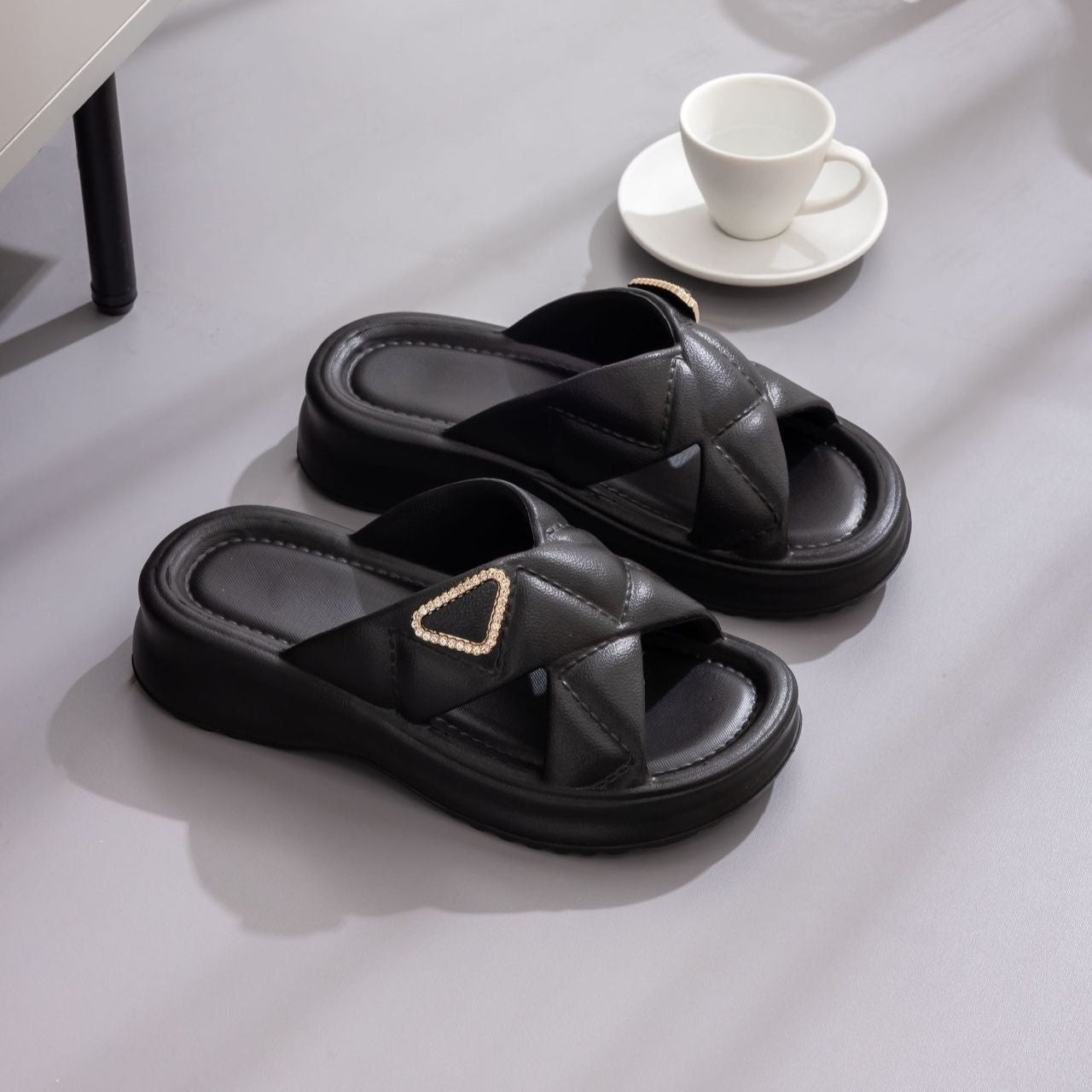 Pantuflas gruesas antideslizantes [material EVA - resistentes a los olores]