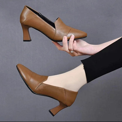 Zapatos de piel con tacón cruzado