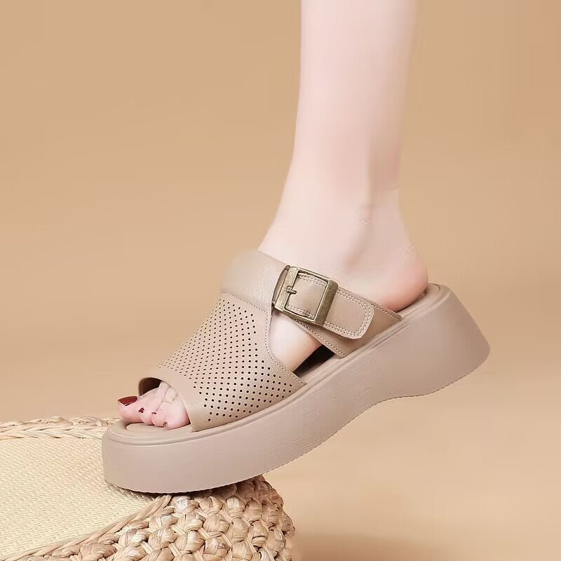 Sandalias de plataforma versátiles con recortes