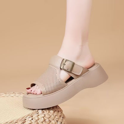 Sandalias de plataforma versátiles con recortes
