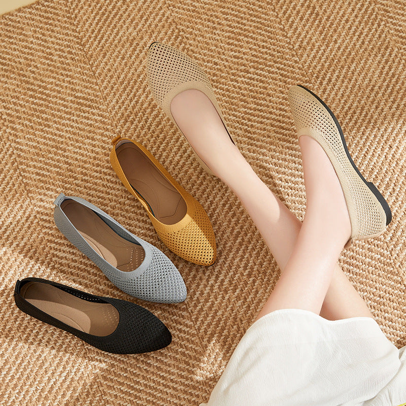 Nuevos zapatos de suela blanda con punta puntiaguda en color sólido