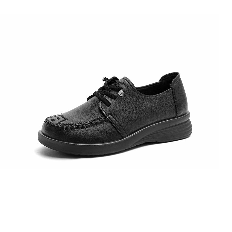 Zapatos de piel con tiras y costuras.