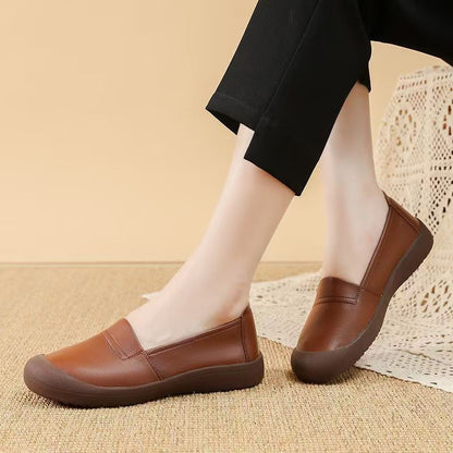 Nuevos zapatos de piel ligeros con suela gruesa que pueden aumentar la estatura.