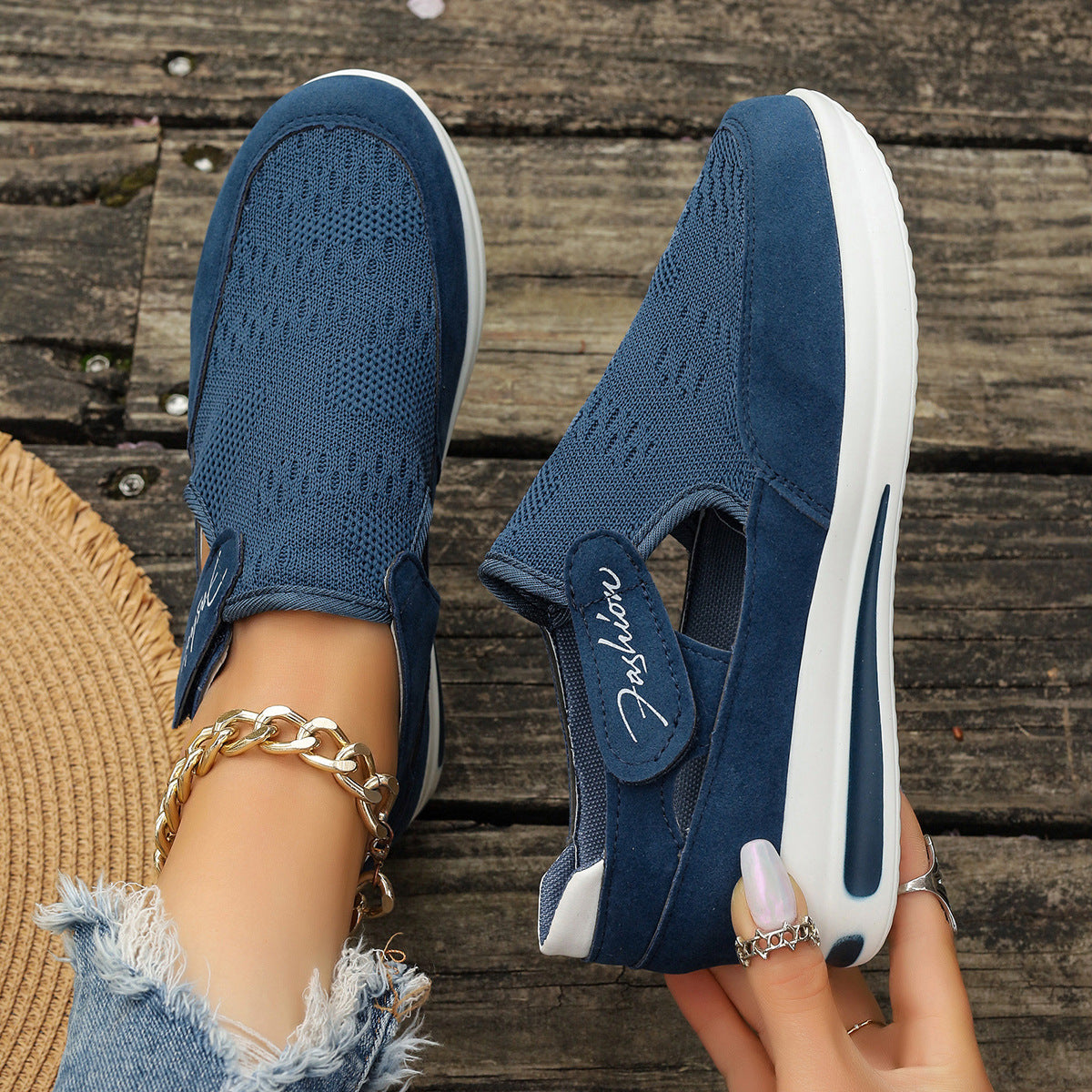Zapatos de malla con velcro hueco y suela gruesa