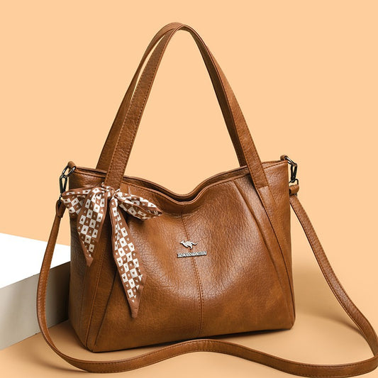 Nuevo bolso tote informal de estilo retro en piel suave.