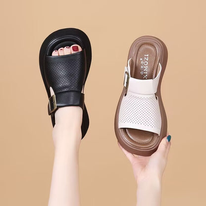 Sandalias de plataforma versátiles con recortes