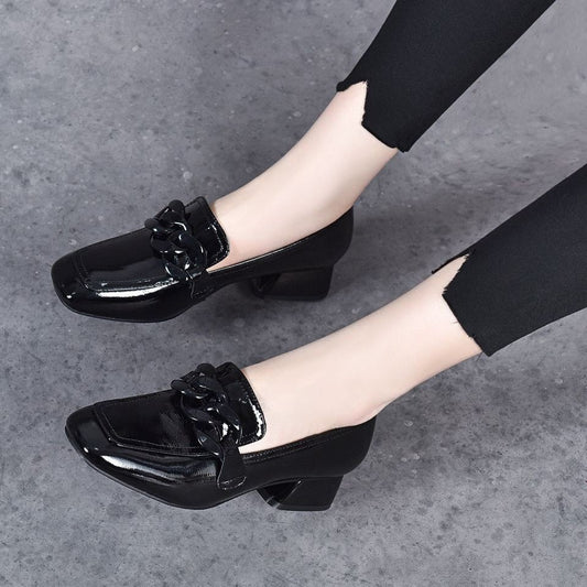 Zapatos de tacón bajo con punta cuadrada de charol