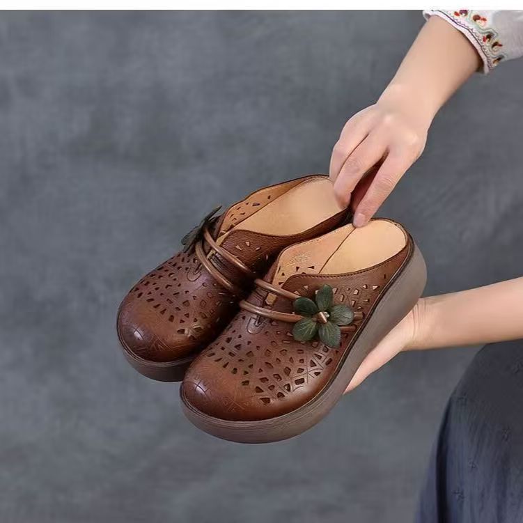 Pantuflas de plataforma con estampado floral retro de piel suave