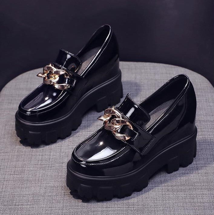 Zapatos de mujer de charol con suela gruesa