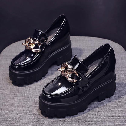 Zapatos de mujer de charol con suela gruesa