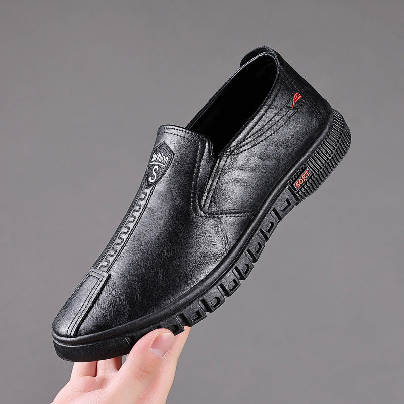 Zapatos de hombre cómodos y prácticos de piel auténtica.