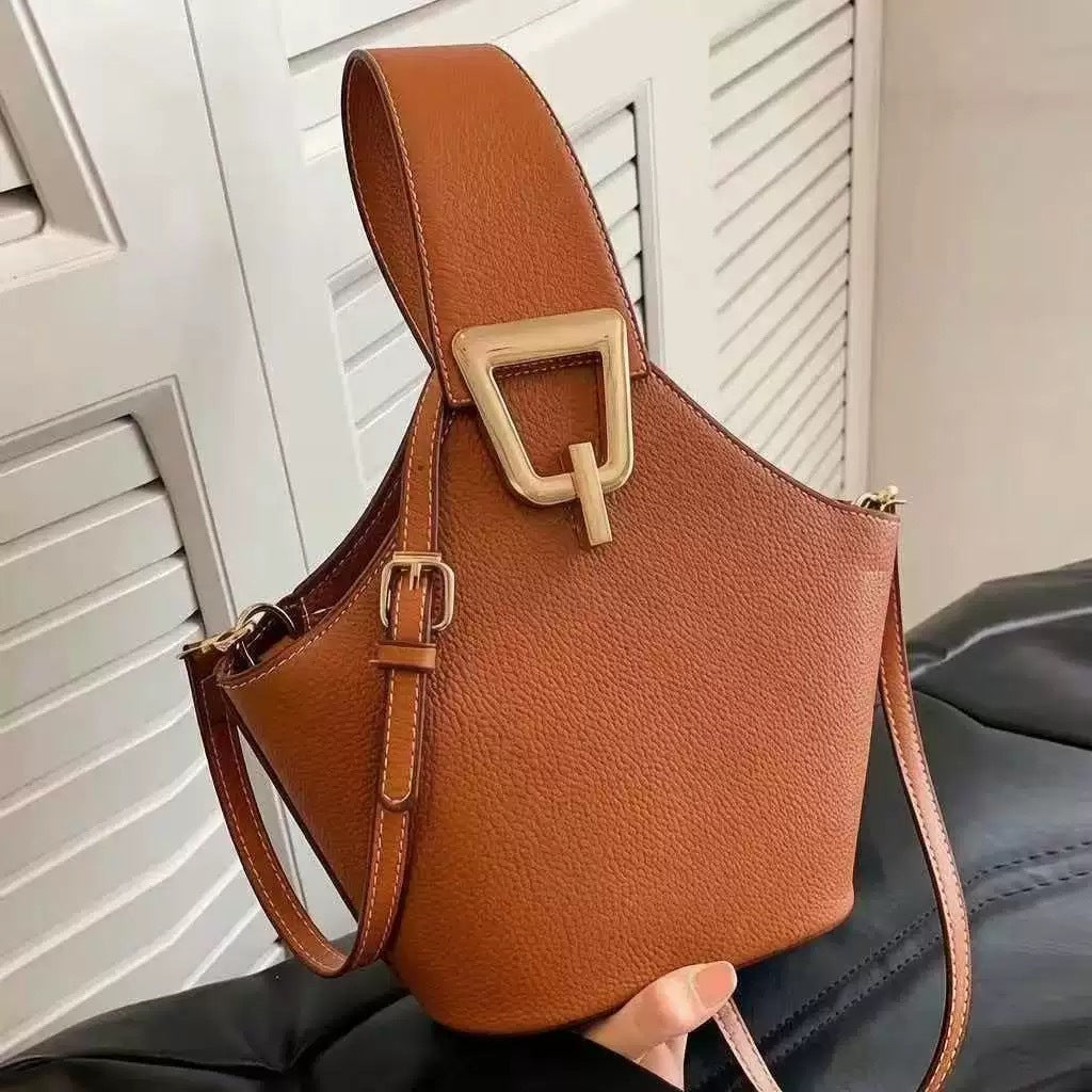 Un bolso de mano de cuero artificial elegante y multifuncional con una correa de hombro ajustable y portátil