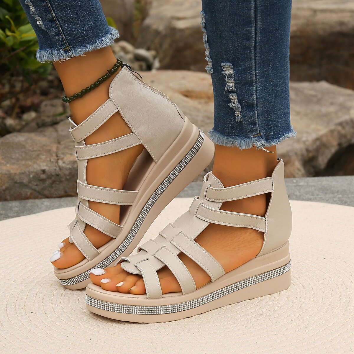 Sandalias de plataforma de piel suave con pedrería