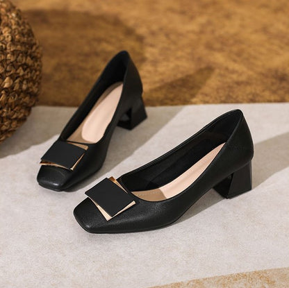 Tacón medio de mujer con punta cuadrada