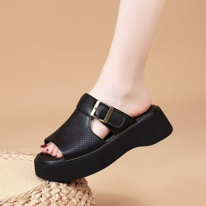 Sandalias de plataforma versátiles con recortes