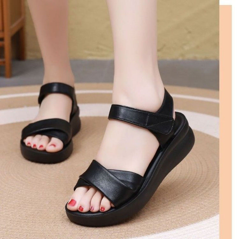 Sandalias de cuero suave ligeras y antideslizantes para mujer, calzado de suela blanda cómodo para señoras mayores