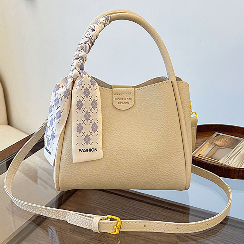 Nuevo bolso minimalista y elegante con estampado de lichi.