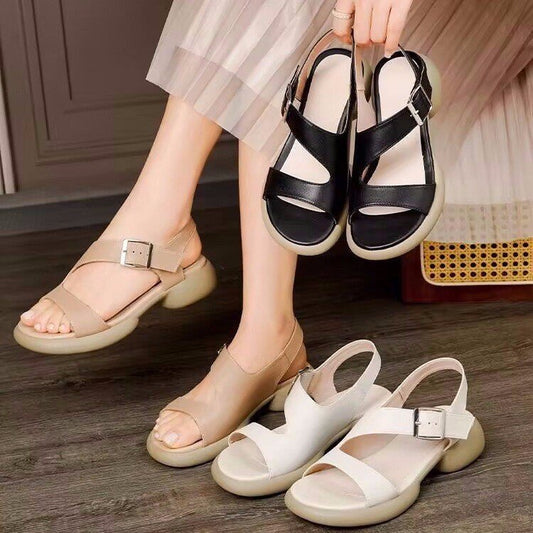 Sandalias con tiras cruzadas y punta abierta