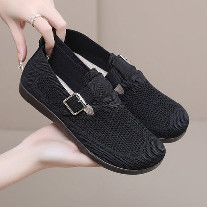 Nuevos zapatos planos de verano con boca baja