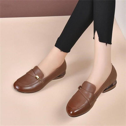 Zapatos sin cordones con hebilla de metal biselado para mamás