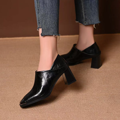 Zapatos de piel con tacón medio y puntera metálica