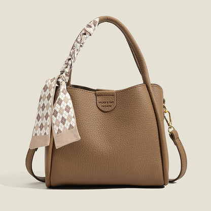 Nuevo bolso minimalista y elegante con estampado de lichi.