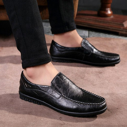 Zapatos de cuero para hombre de negocios con logotipo triangular