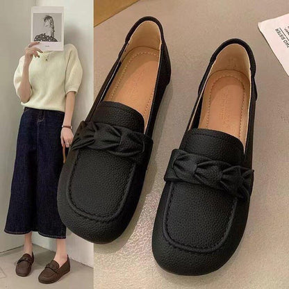 Zapatos de piel nuevos para mujer con suela blanda tejida.