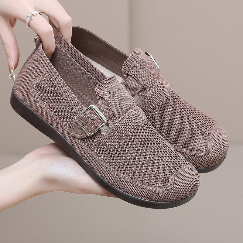 Nuevos zapatos planos de verano con boca baja