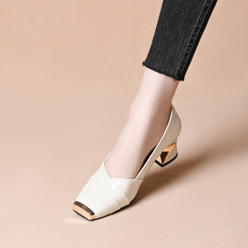 Zapatos de piel con puntera cuadrada y detalles metálicos
