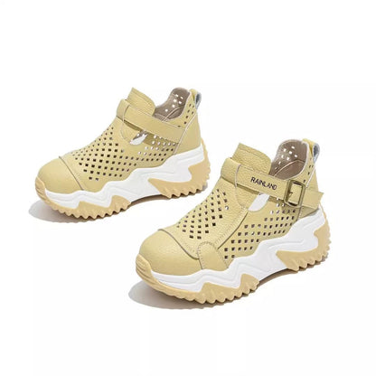 Zapatos de plataforma con perforaciones