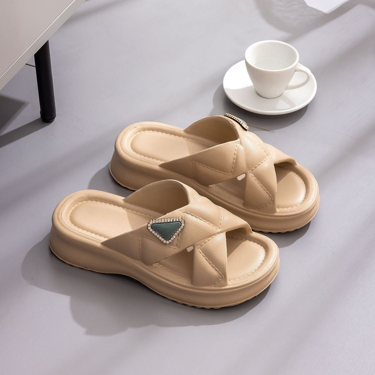 Pantuflas gruesas antideslizantes [material EVA - resistentes a los olores]