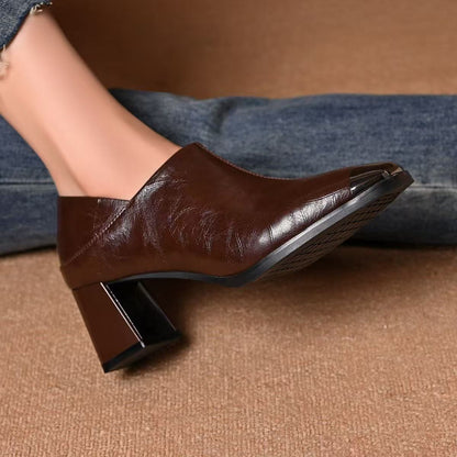 Zapatos de piel con tacón medio y puntera metálica