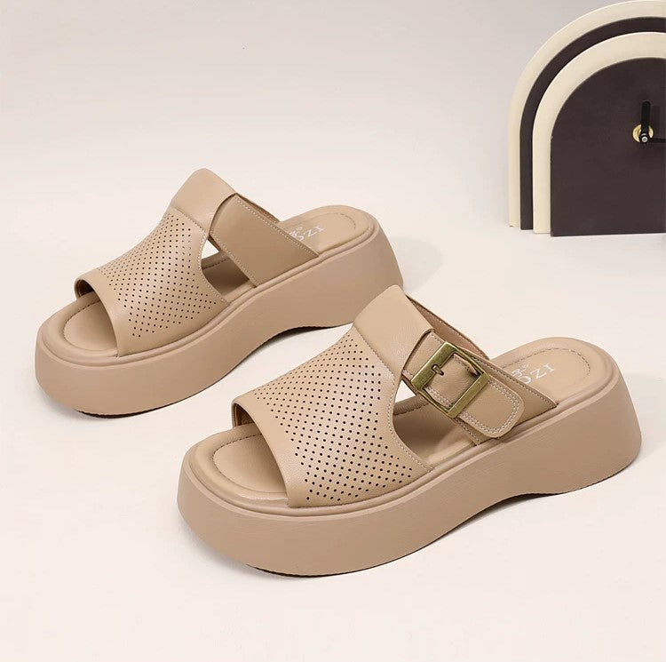 Sandalias de plataforma versátiles con recortes