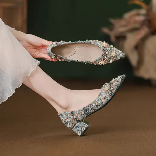 Estilo étnico nuevo 2026, zapatos planos con diamantes de imitación y estampado metálico, zapatos de tacón alto con punta en pico