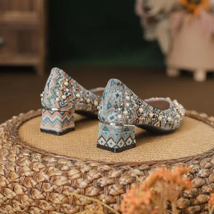 Estilo étnico nuevo 2026, zapatos planos con diamantes de imitación y estampado metálico, zapatos de tacón alto con punta en pico