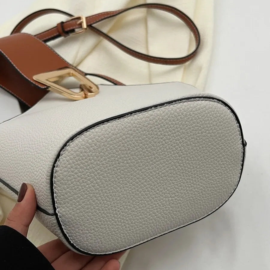 Un bolso de mano de cuero artificial elegante y multifuncional con una correa de hombro ajustable y portátil