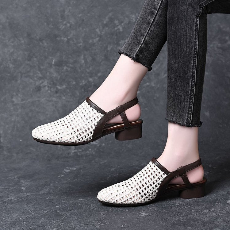 Sandalias caladas de cuero suave de tacón bajo