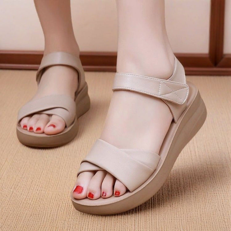 Sandalias de cuero suave ligeras y antideslizantes para mujer, calzado de suela blanda cómodo para señoras mayores