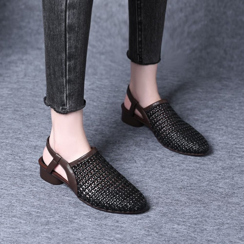 Sandalias caladas de cuero suave de tacón bajo